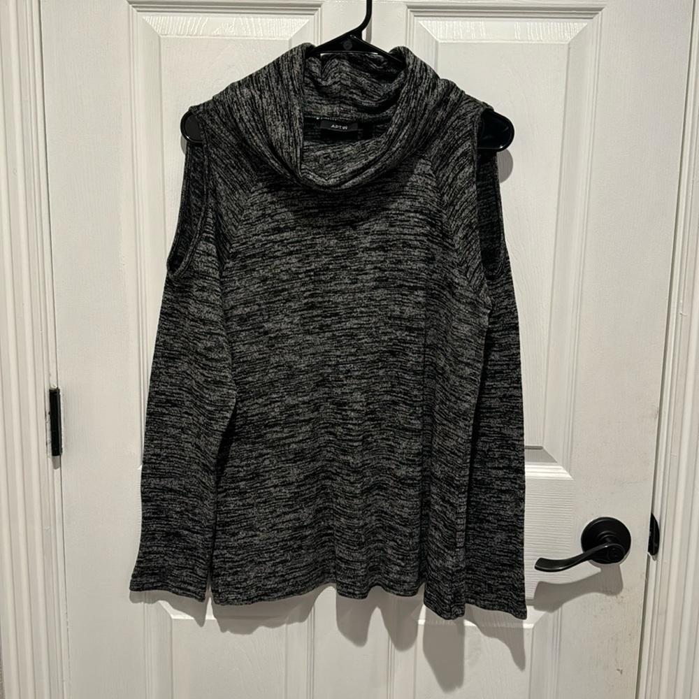 Apt. 9 open shoulder long sleeve sweater size large